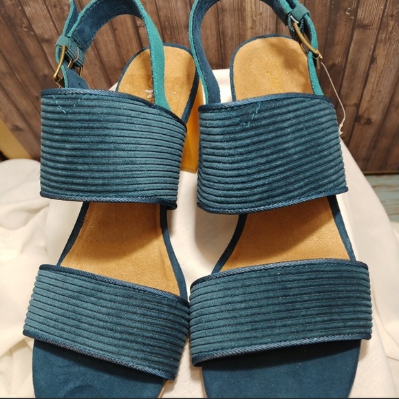 Toms Shoes - NWOT Toms Teal double band sandals Poppy heels